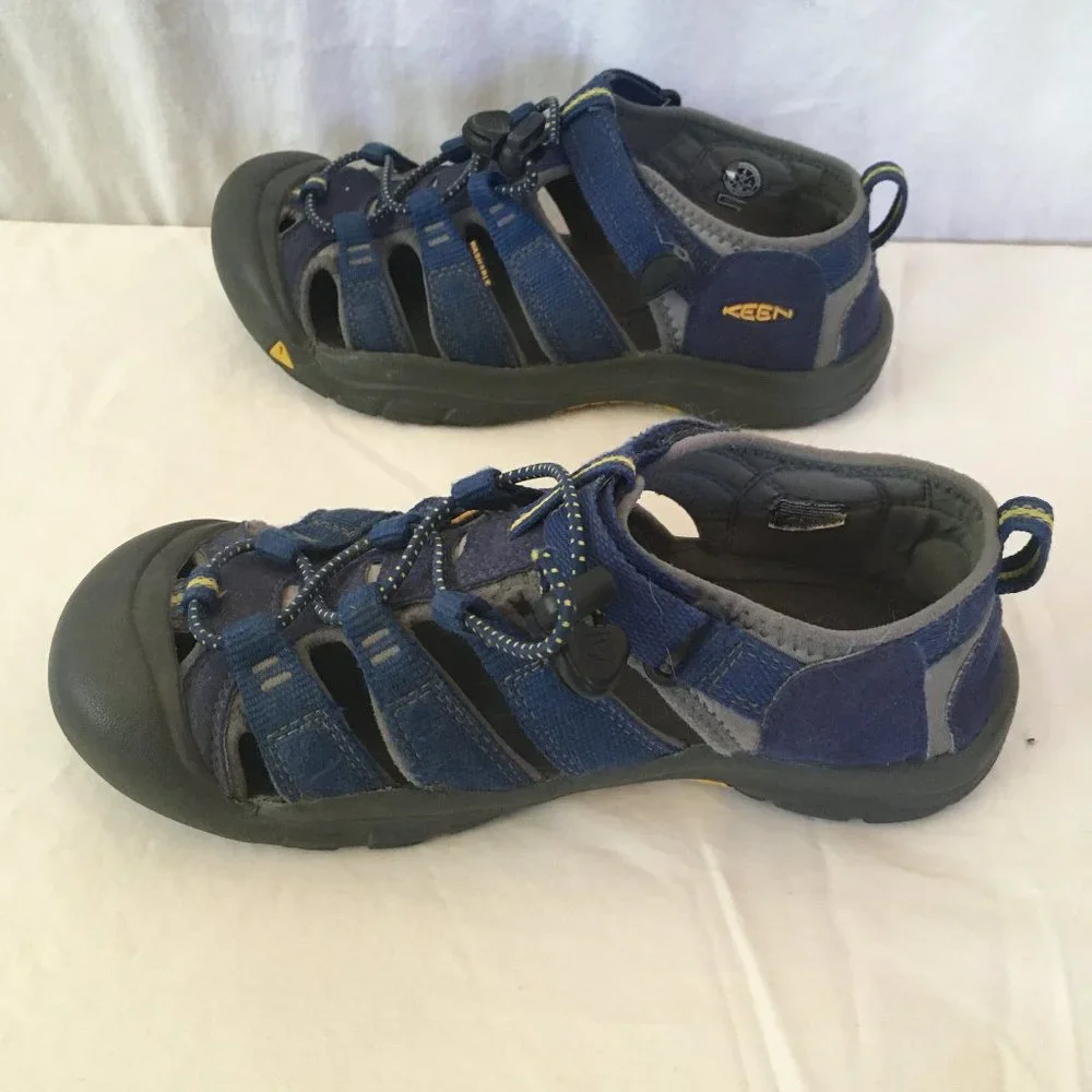 Keen Outdoor Sport Water Sandal Sz 4 Youth